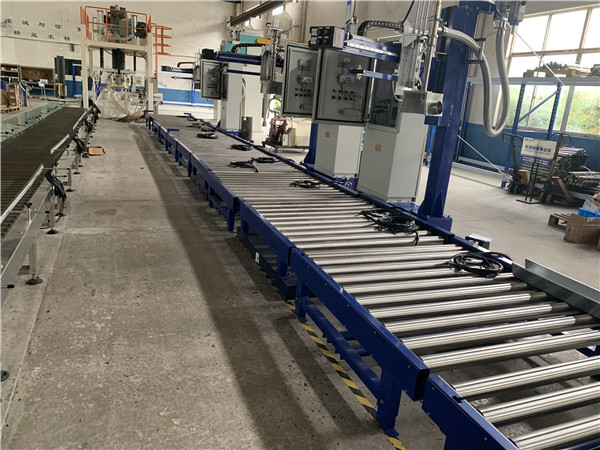 全自動直線式液體灌裝機